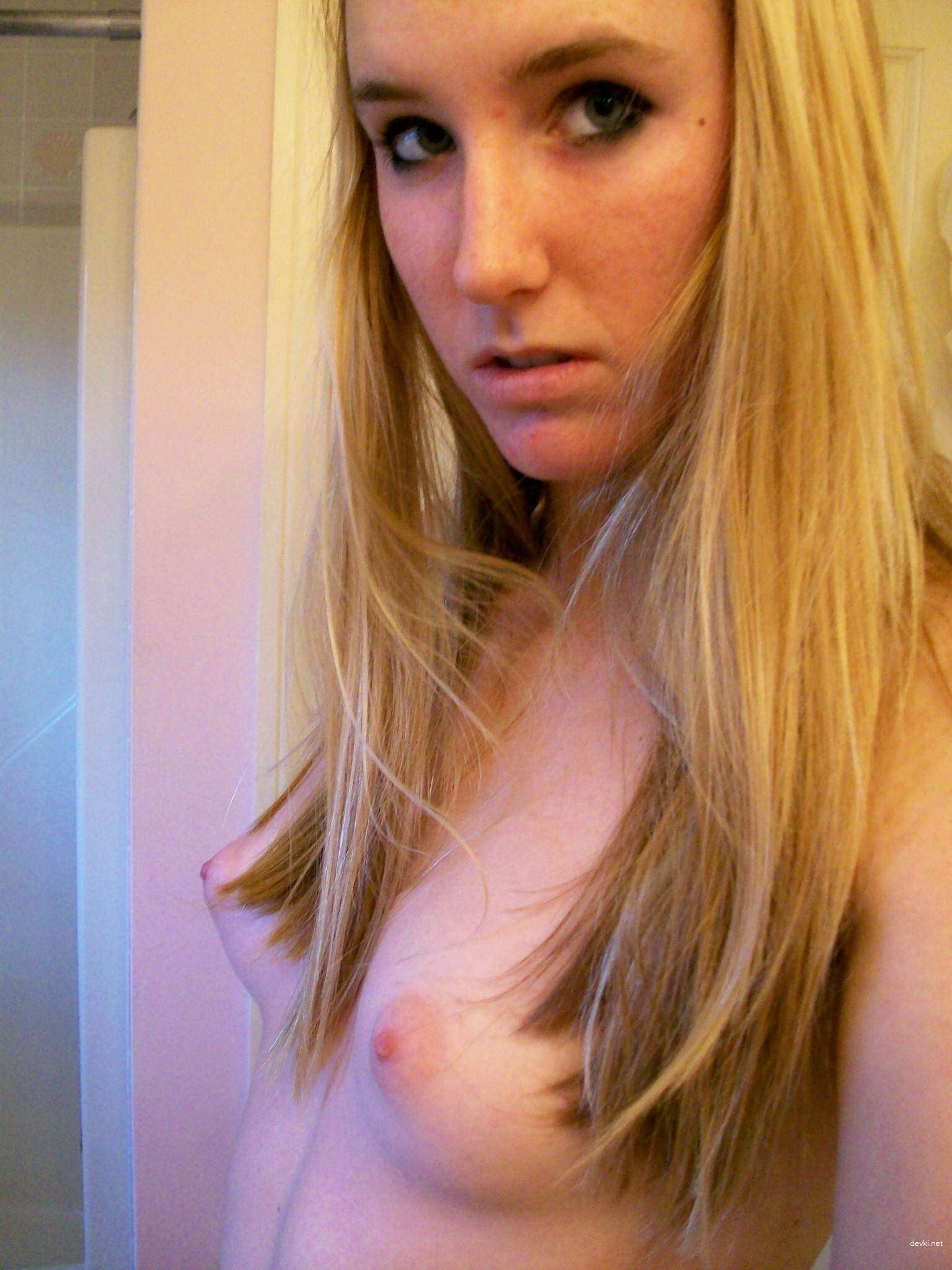 Amateur Blowjob Photos: Hot Russian Chick Loves Giving Head