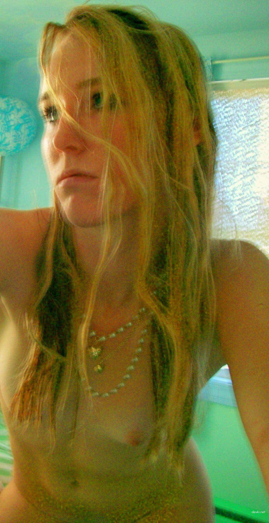 Amateur Blowjob Photos: Hot Russian Chick Loves Giving Head