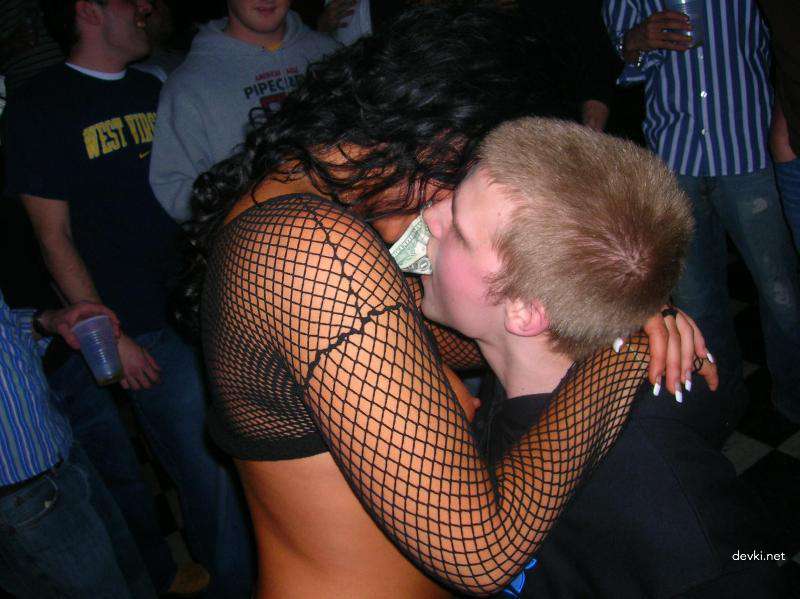 Wild Amateur Porn Party: Hardcore XXX Photos!