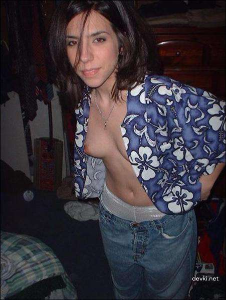 Brunette Babe Deepthroats Big Cock: Amateur Oral Sex Photo