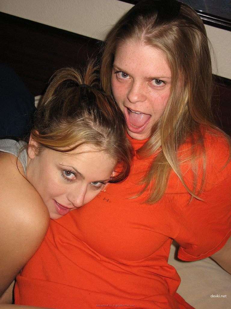 Amateur Girlfriend Blowjob - Explicit Cock Sucking Photo