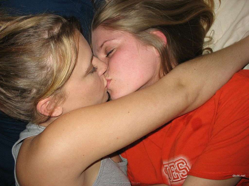 Amateur Girlfriend Blowjob - Explicit Cock Sucking Photo