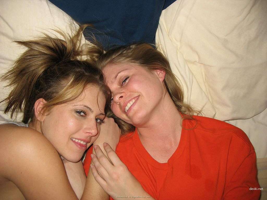 Amateur Girlfriend Blowjob - Explicit Cock Sucking Photo