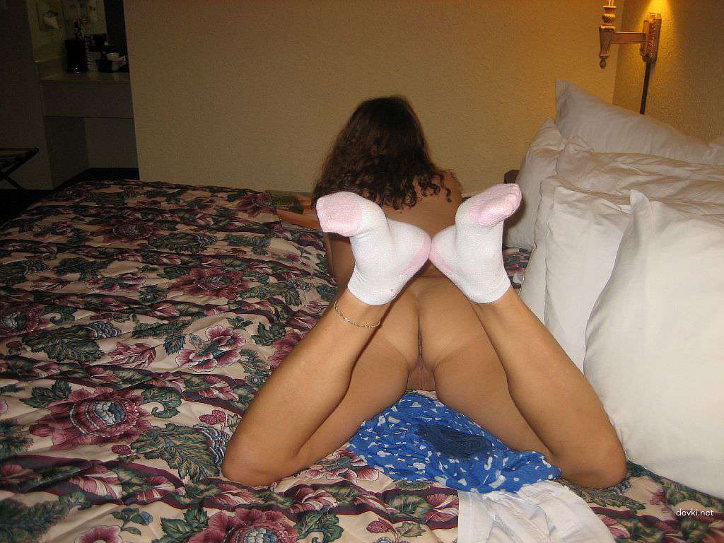 Amateur Anal Sex: Hotwife Takes It Deep in Her Ass!