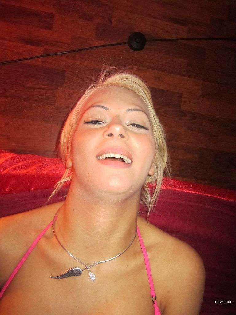 Hot Blonde Amateur Porn Photos: Explicit Blonde Babe in Action