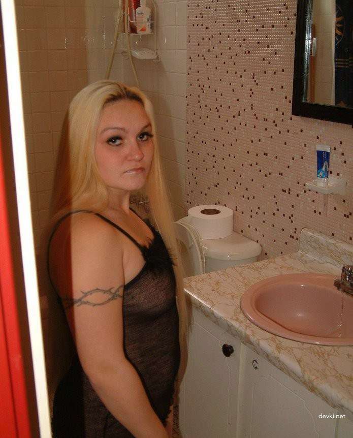 Curvy Blonde Satisfies Herself with Toy - Amateur Porn Pic