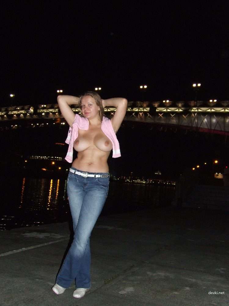 Amateur Busty Girl Poses Nude with Massive Boobs - Explicit Photo Shoot