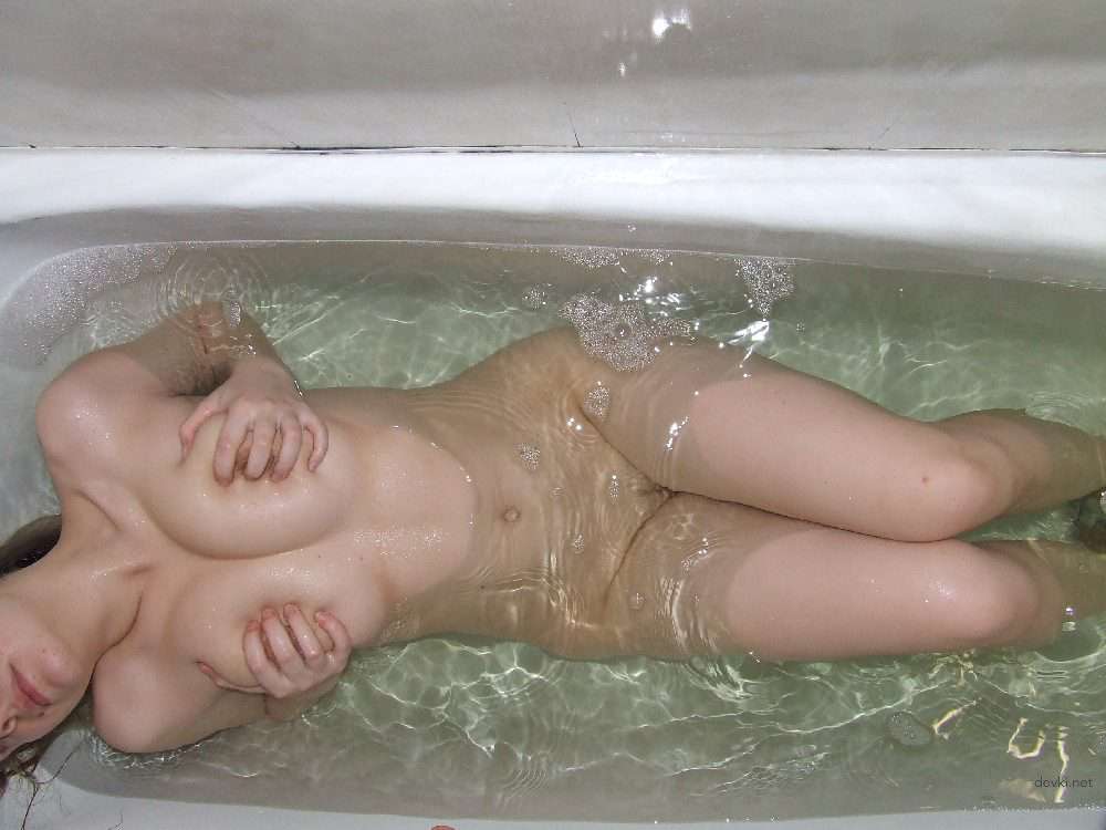 Amateur Busty Girl Poses Nude with Massive Boobs - Explicit Photo Shoot