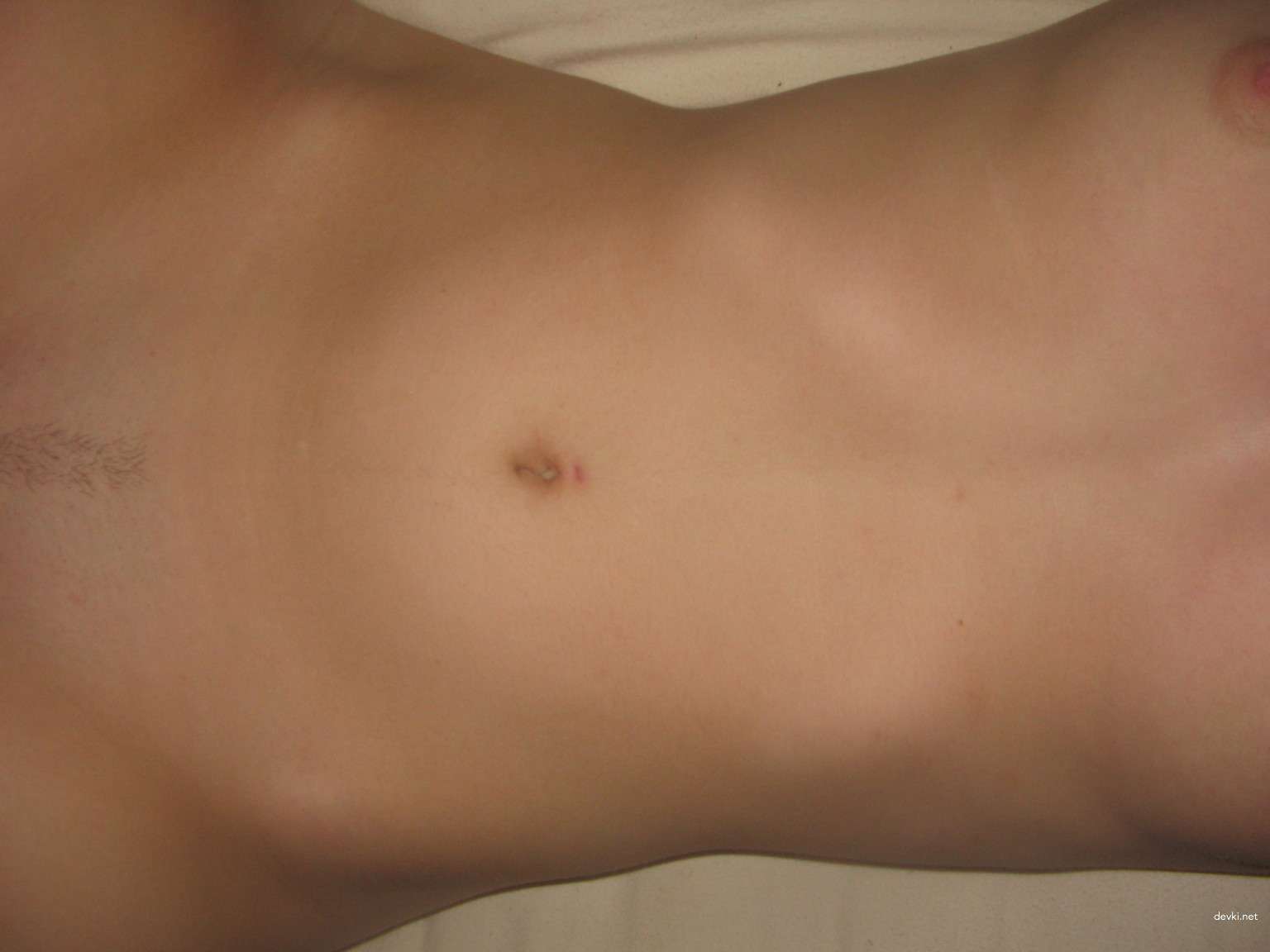 Fingers in Pussy Amateur Porn Pic: Explicit Solo Masturbation