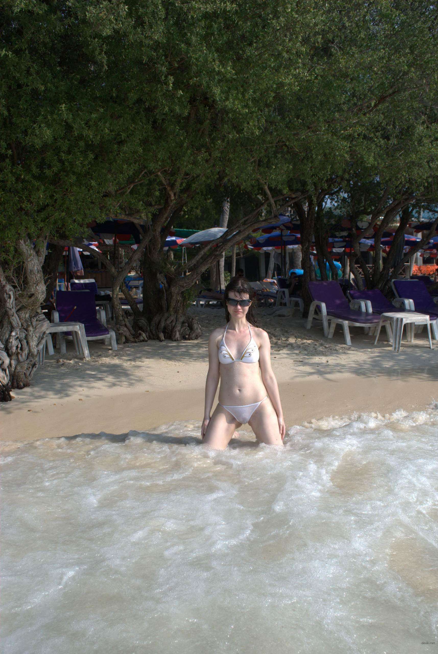 Amateur Porn Pics: Hot Russian Girl Masturbating