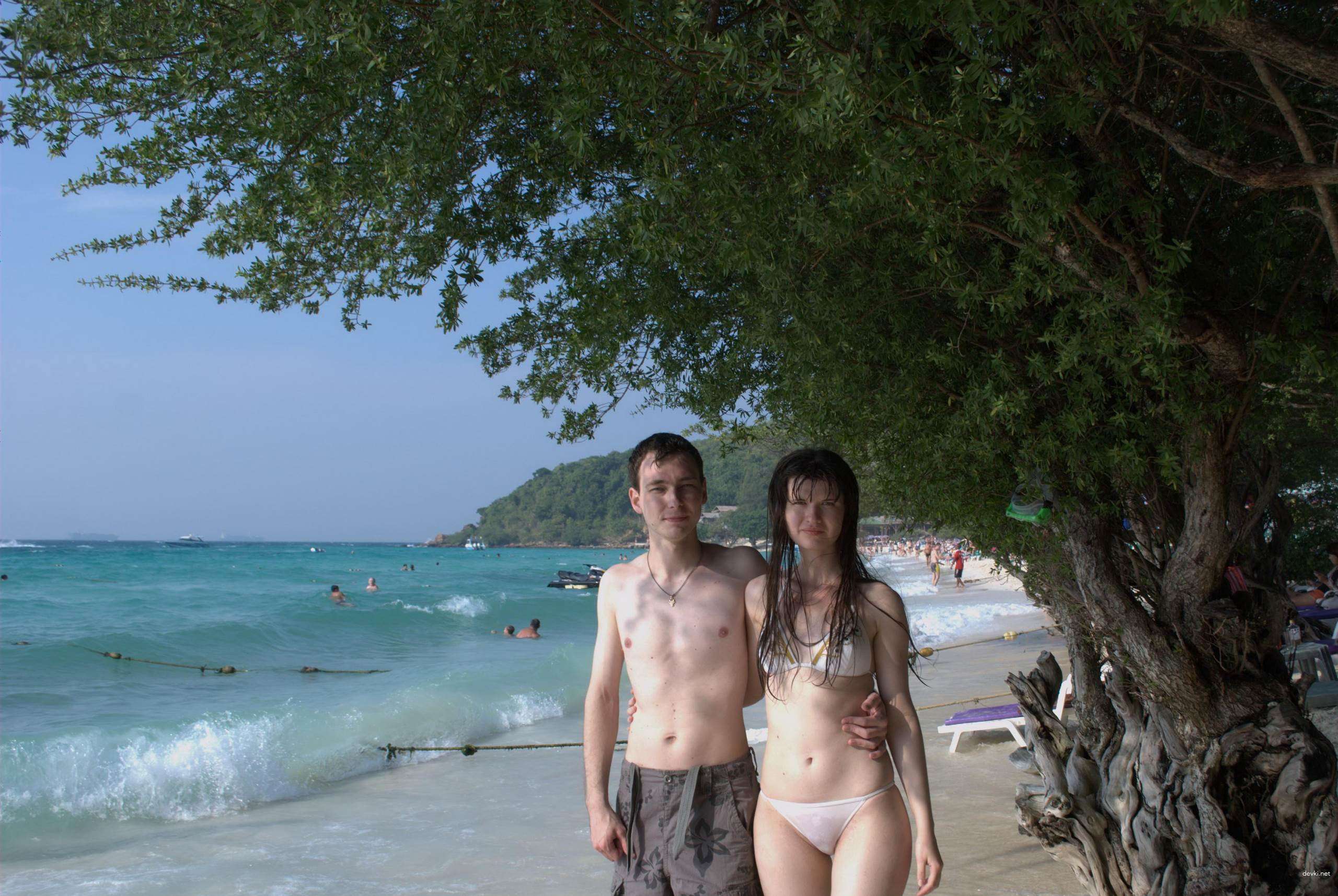 Amateur Porn Pics: Hot Russian Girl Masturbating