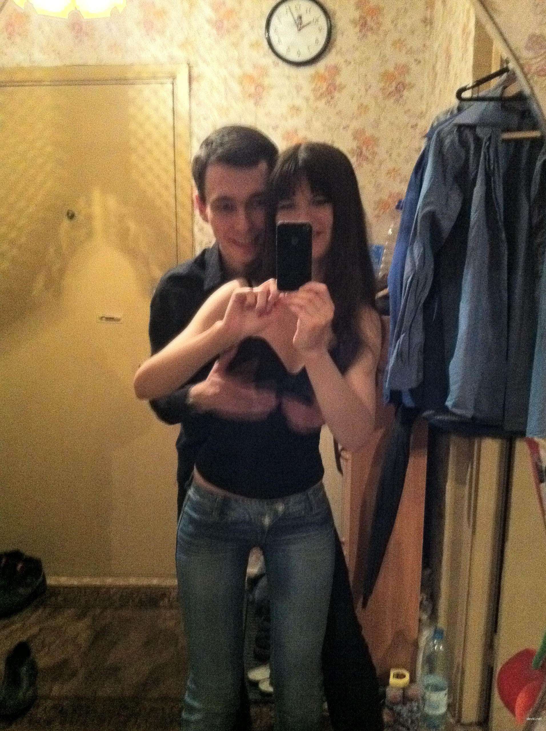 Amateur Porn Pics: Hot Russian Girl Masturbating