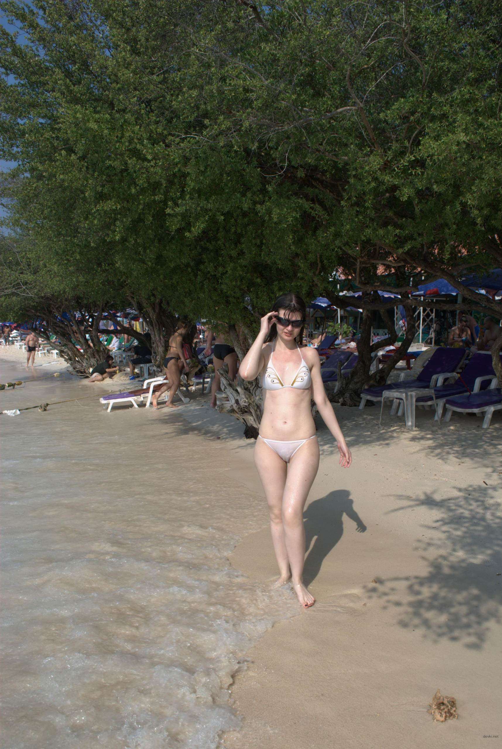 Amateur Porn Pics: Hot Russian Girl Masturbating