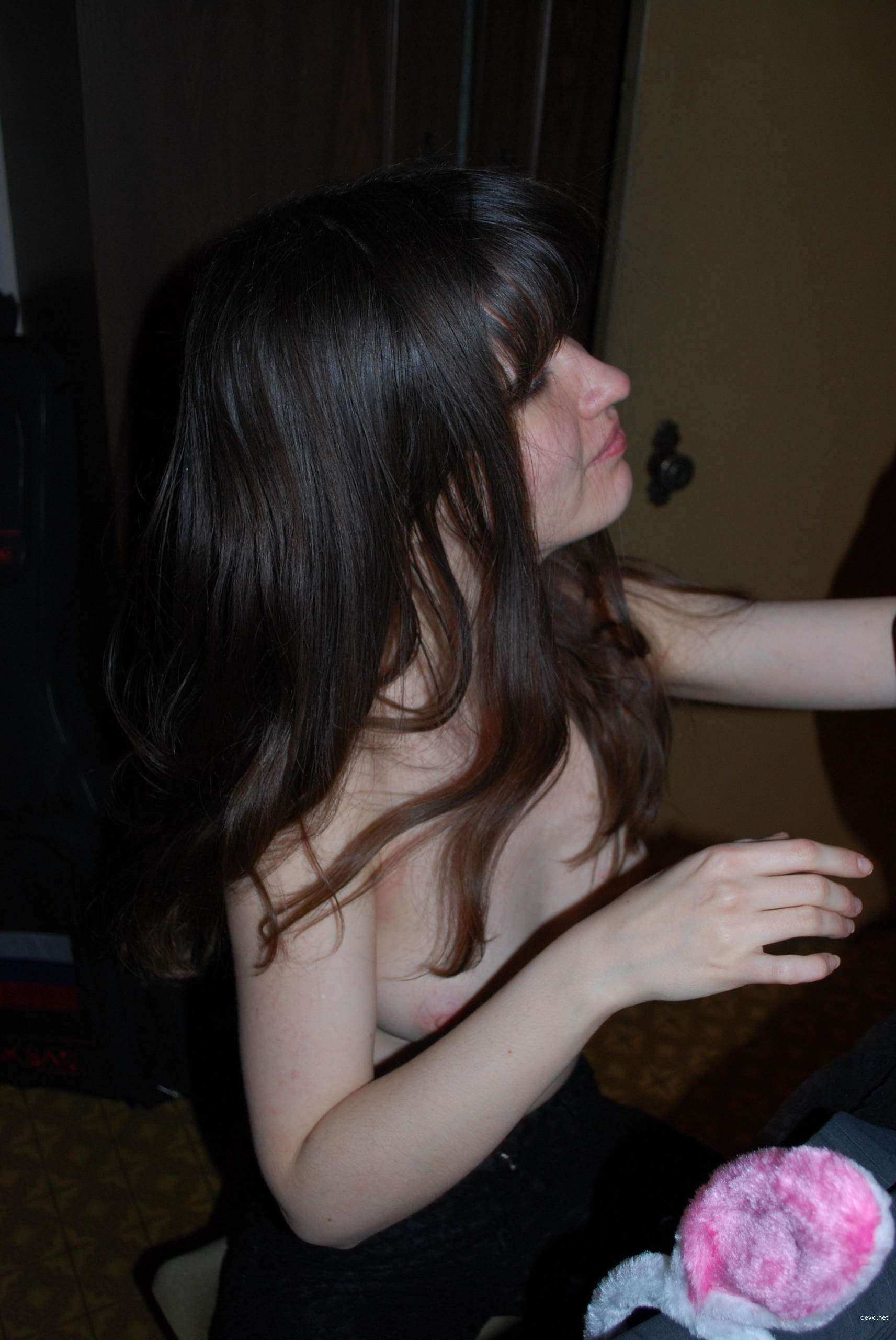 Amateur Porn Pics: Hot Russian Girl Masturbating