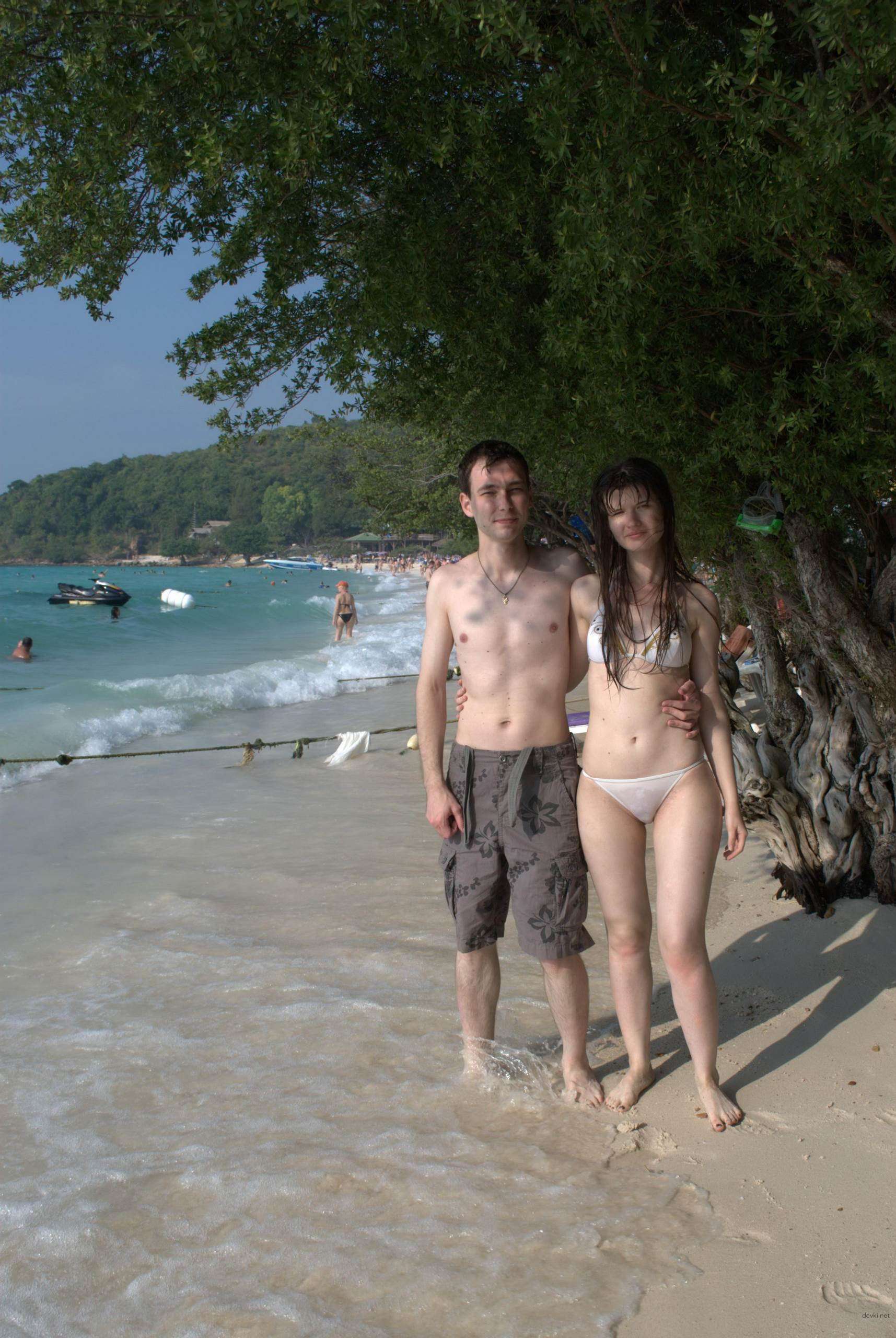 Amateur Porn Pics: Hot Russian Girl Masturbating