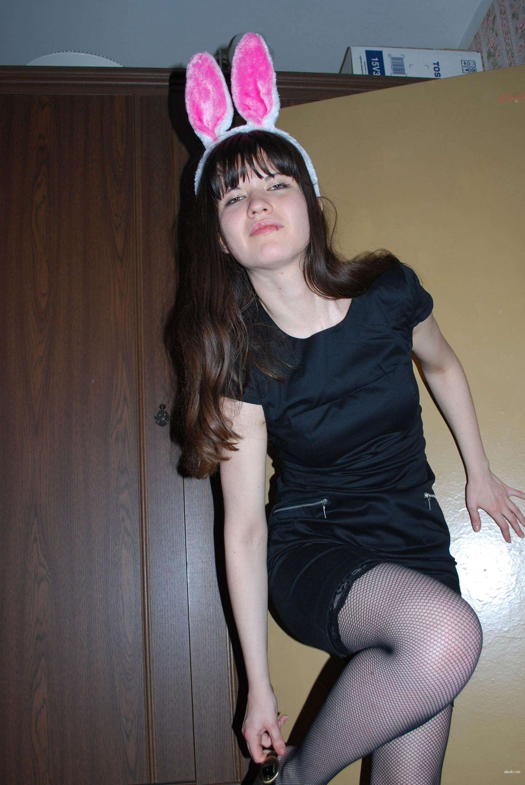 Amateur Porn Pics: Hot Russian Girl Masturbating