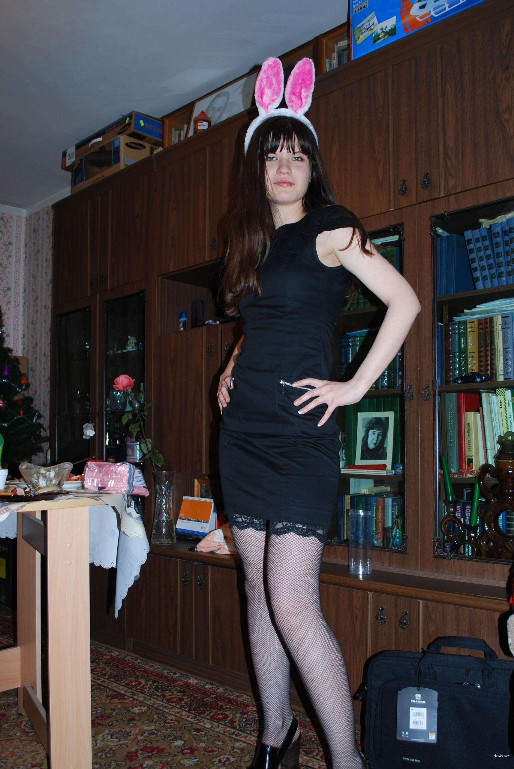 Amateur Porn Pics: Hot Russian Girl Masturbating