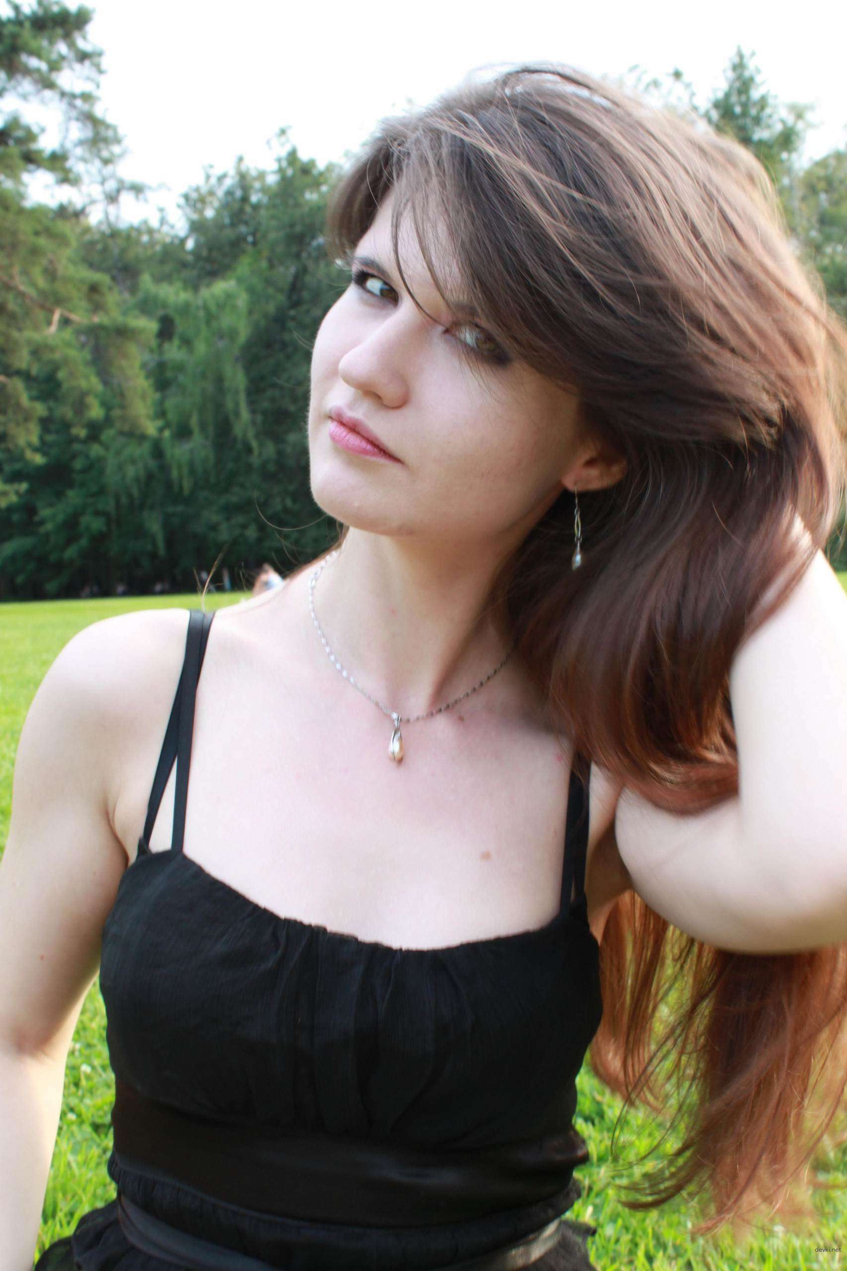 Amateur Porn Pics: Hot Russian Girl Masturbating