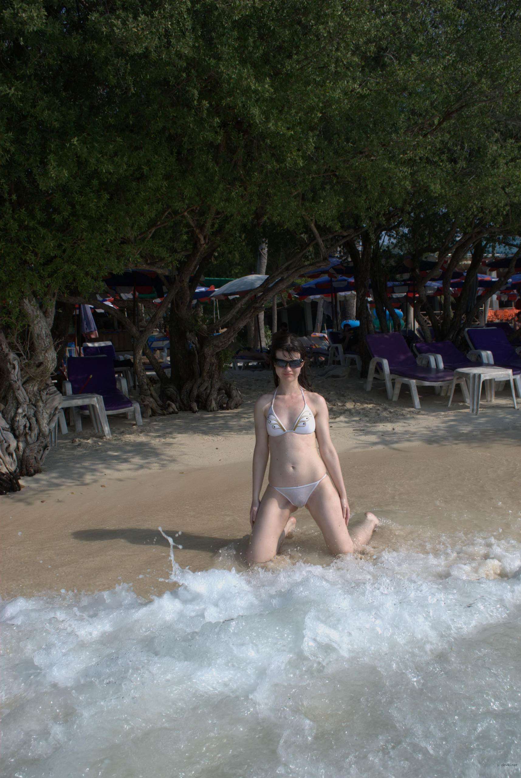 Amateur Porn Pics: Hot Russian Girl Masturbating