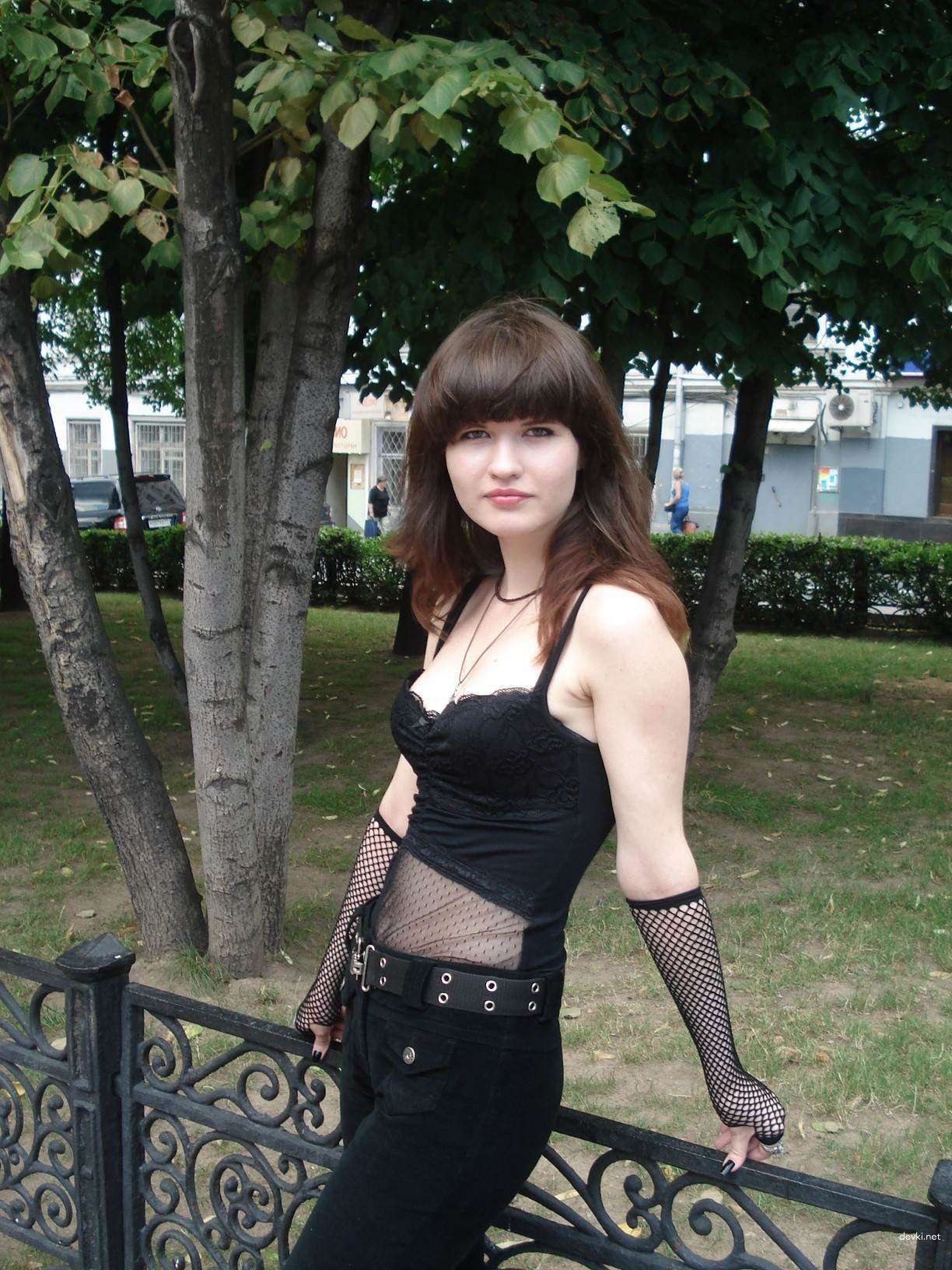 Amateur Porn Pics: Hot Russian Girl Masturbating