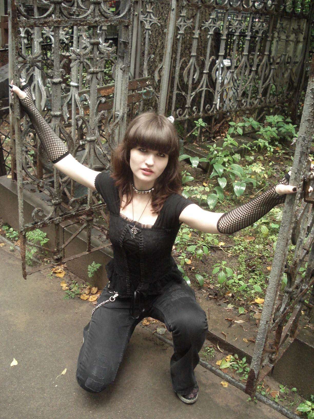 Amateur Porn Pics: Hot Russian Girl Masturbating