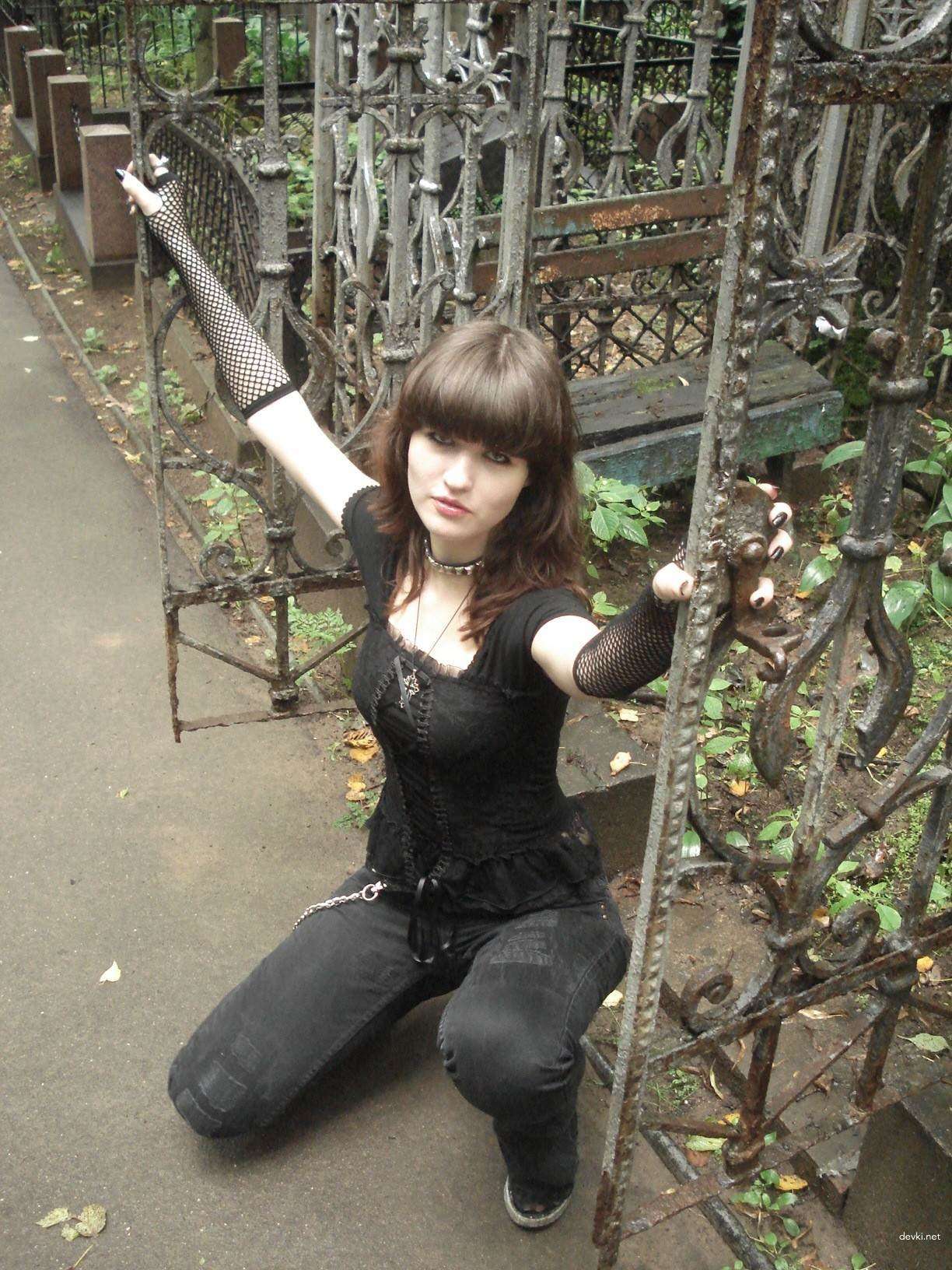 Amateur Porn Pics: Hot Russian Girl Masturbating