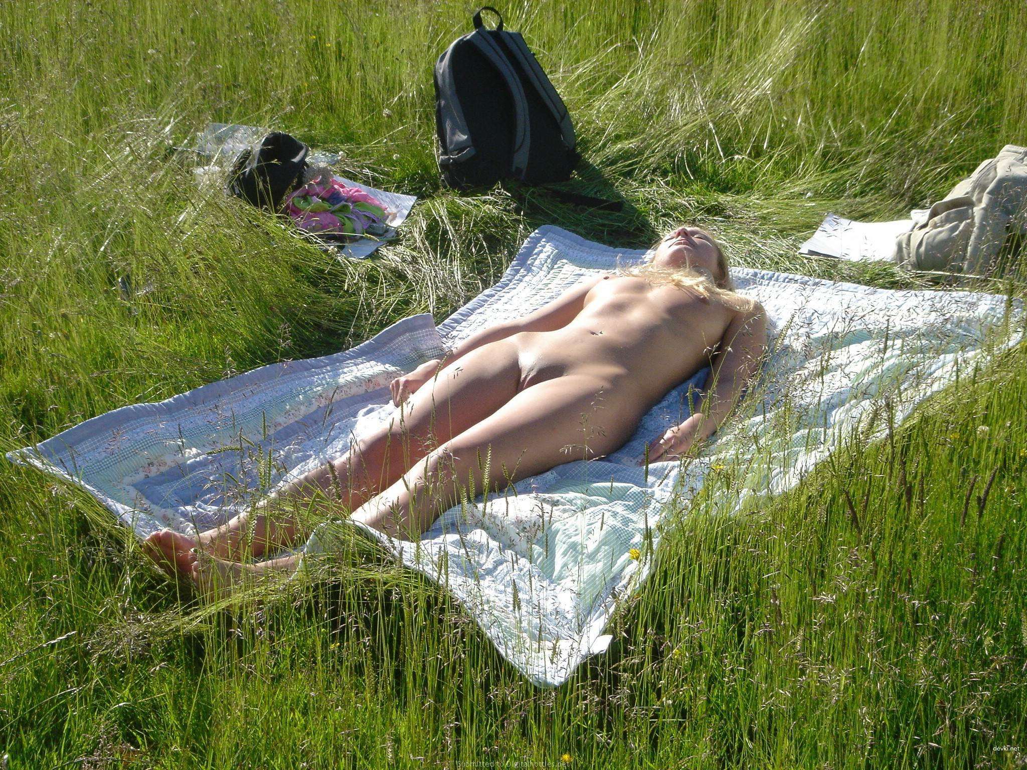 Amateur Porn Pics: Panties Off for Explicit Fun!