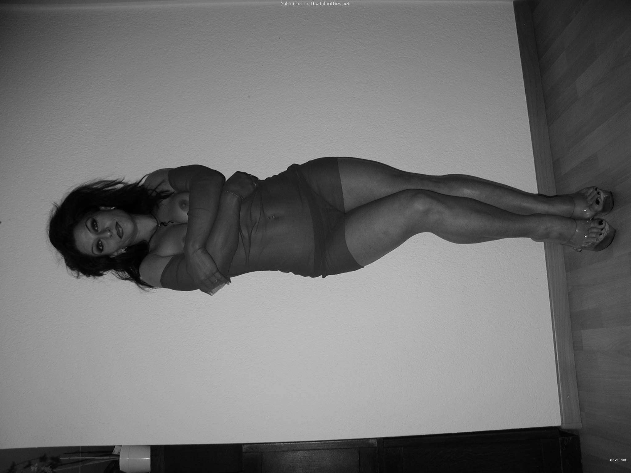 Hot Nude Babe Amateur Porn Pics - Explicit XXX Photos