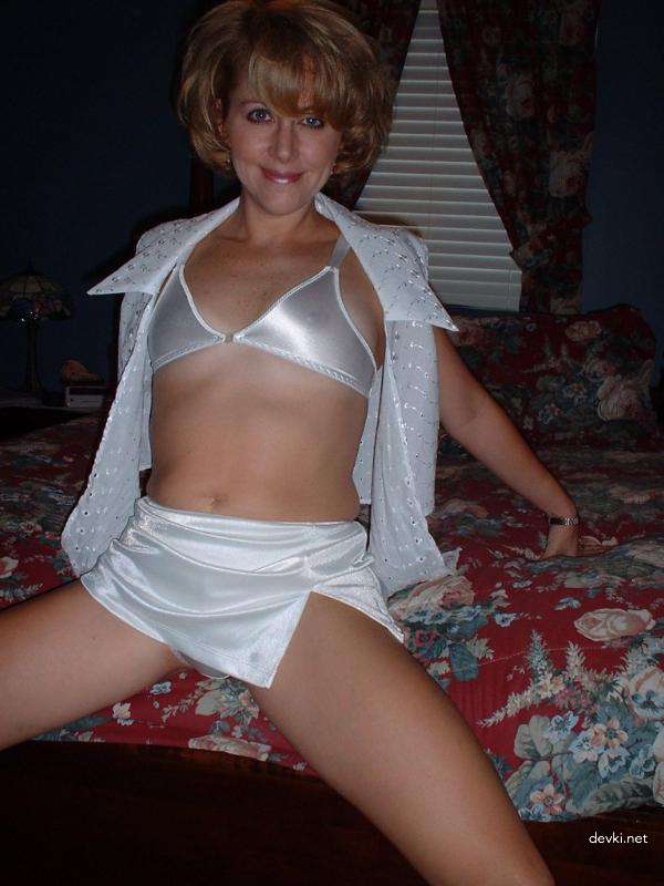 Mature Mistress Amateur Porn Photos - Explicit MILF Seduction