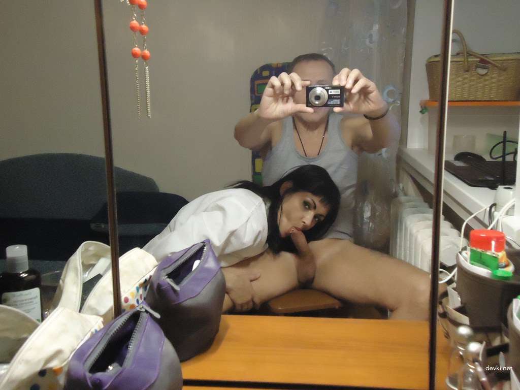 Sensual Blowjob by Naughty Brunette: Amateur Porn Photos