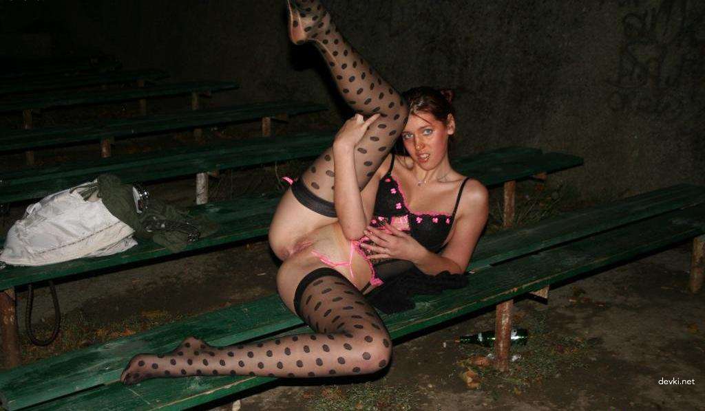 Long-legged amateur girl flaunts naked body in explicit porn pics