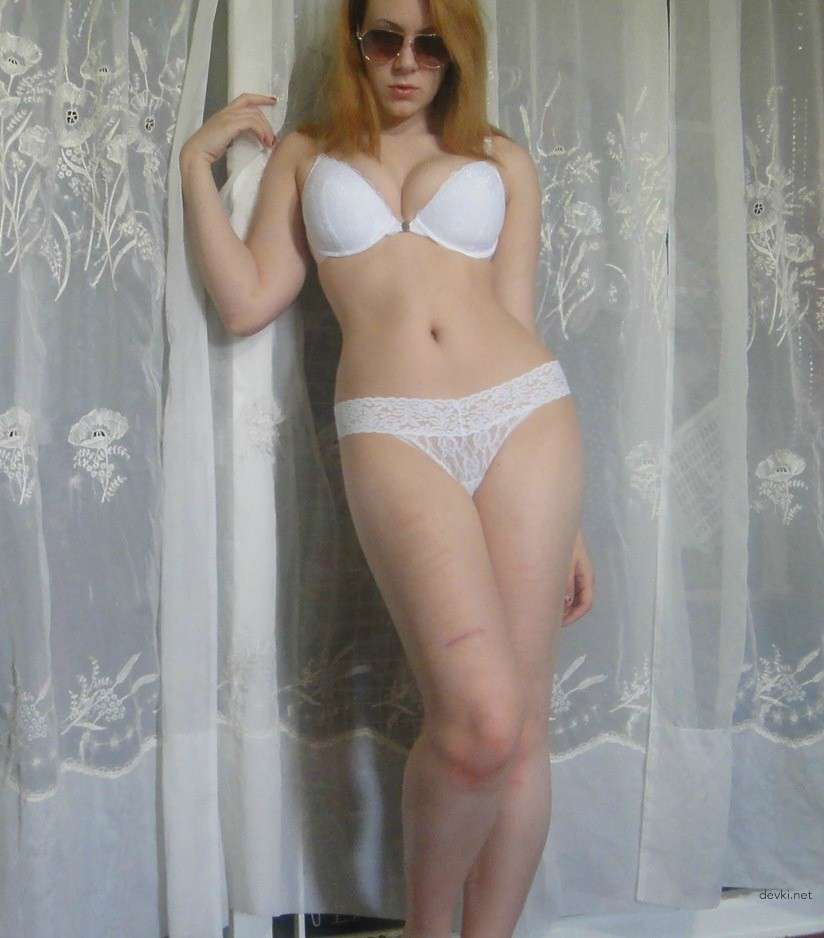 Naughty Babe Home Alone: Amateur Porn Photo