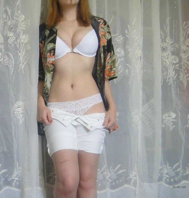 Naughty Babe Home Alone: Amateur Porn Photo