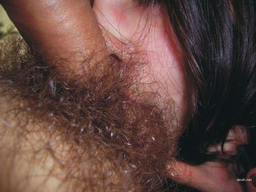 Skinny Brunette Blowjob: Explicit Amateur Porn Photo