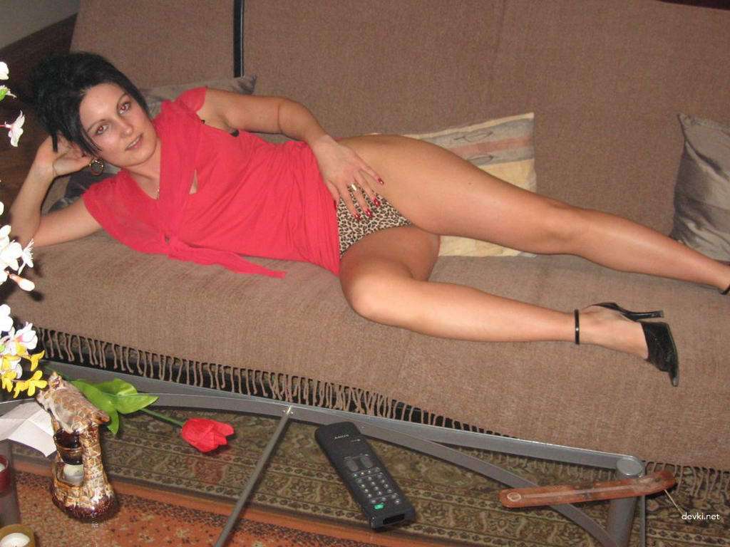 Amateur Home Sex Photo: Intimate Explicit Bedroom Action