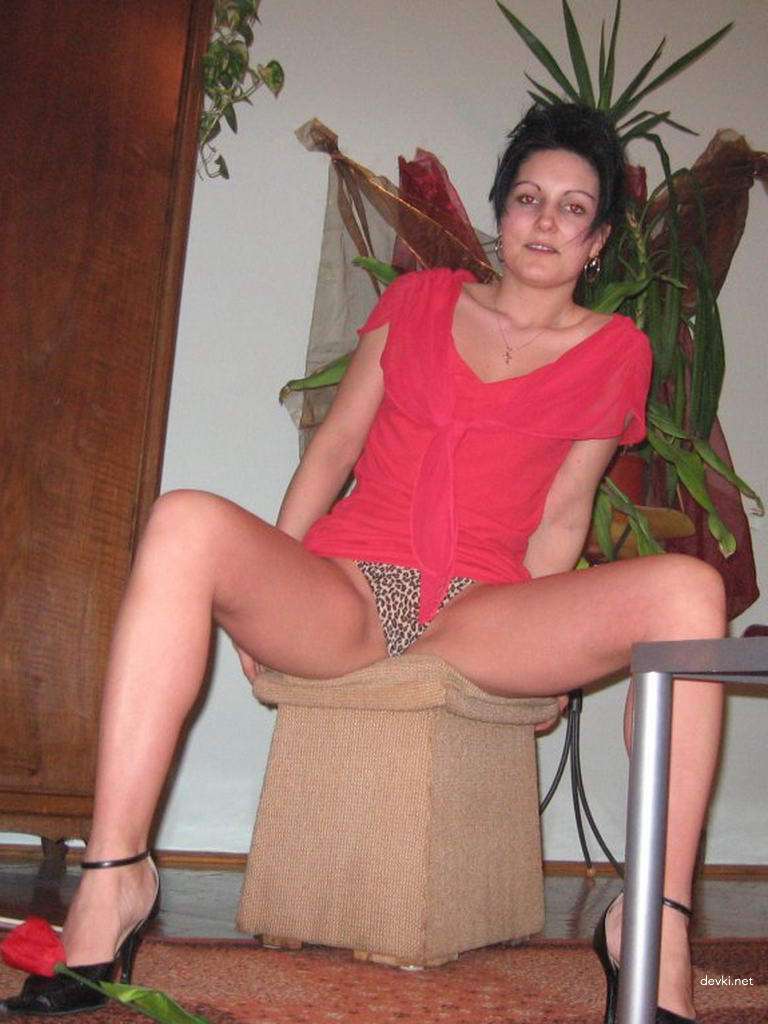 Amateur Home Sex Photo: Intimate Explicit Bedroom Action