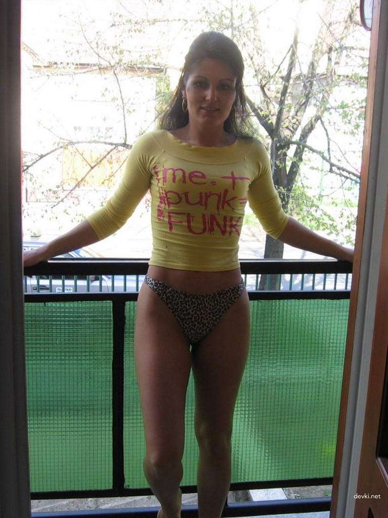 Amateur Home Sex Photo: Intimate Explicit Bedroom Action