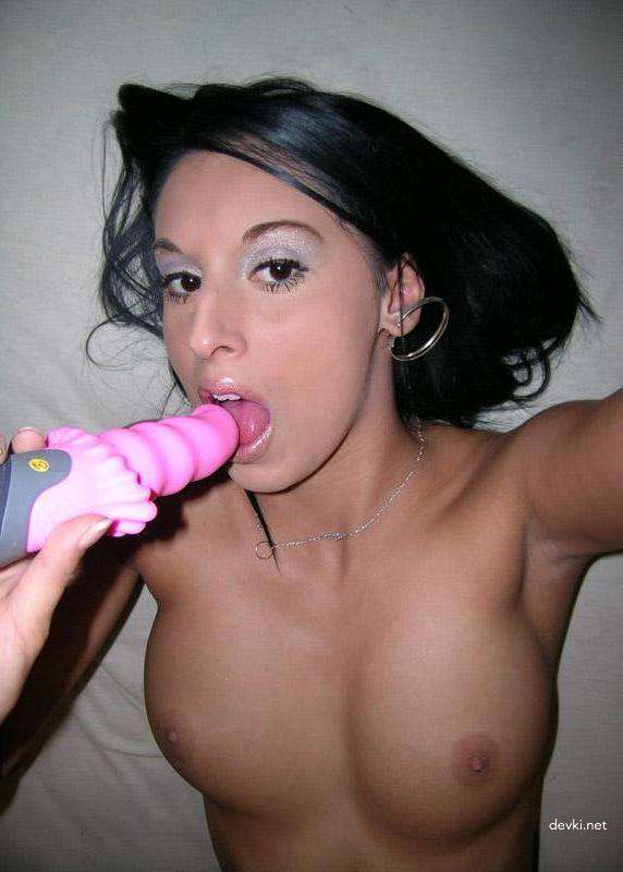 Explicit Amateur Porn: Busty Girl's Intimate Photo Shoot