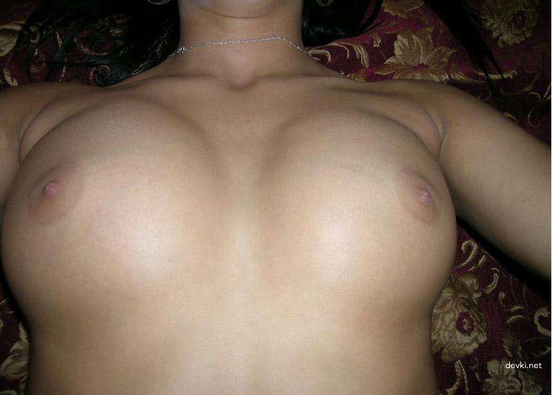 Explicit Amateur Porn: Busty Girl's Intimate Photo Shoot