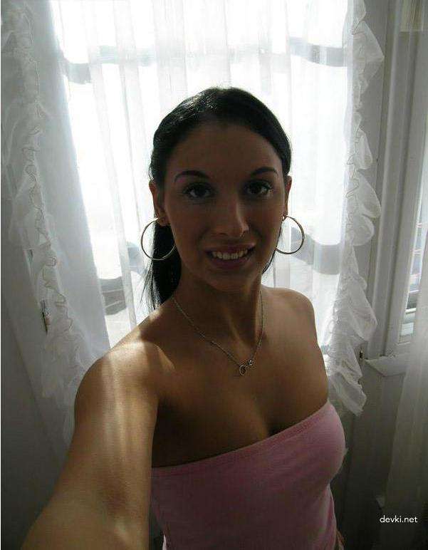 Explicit Amateur Porn: Busty Girl's Intimate Photo Shoot