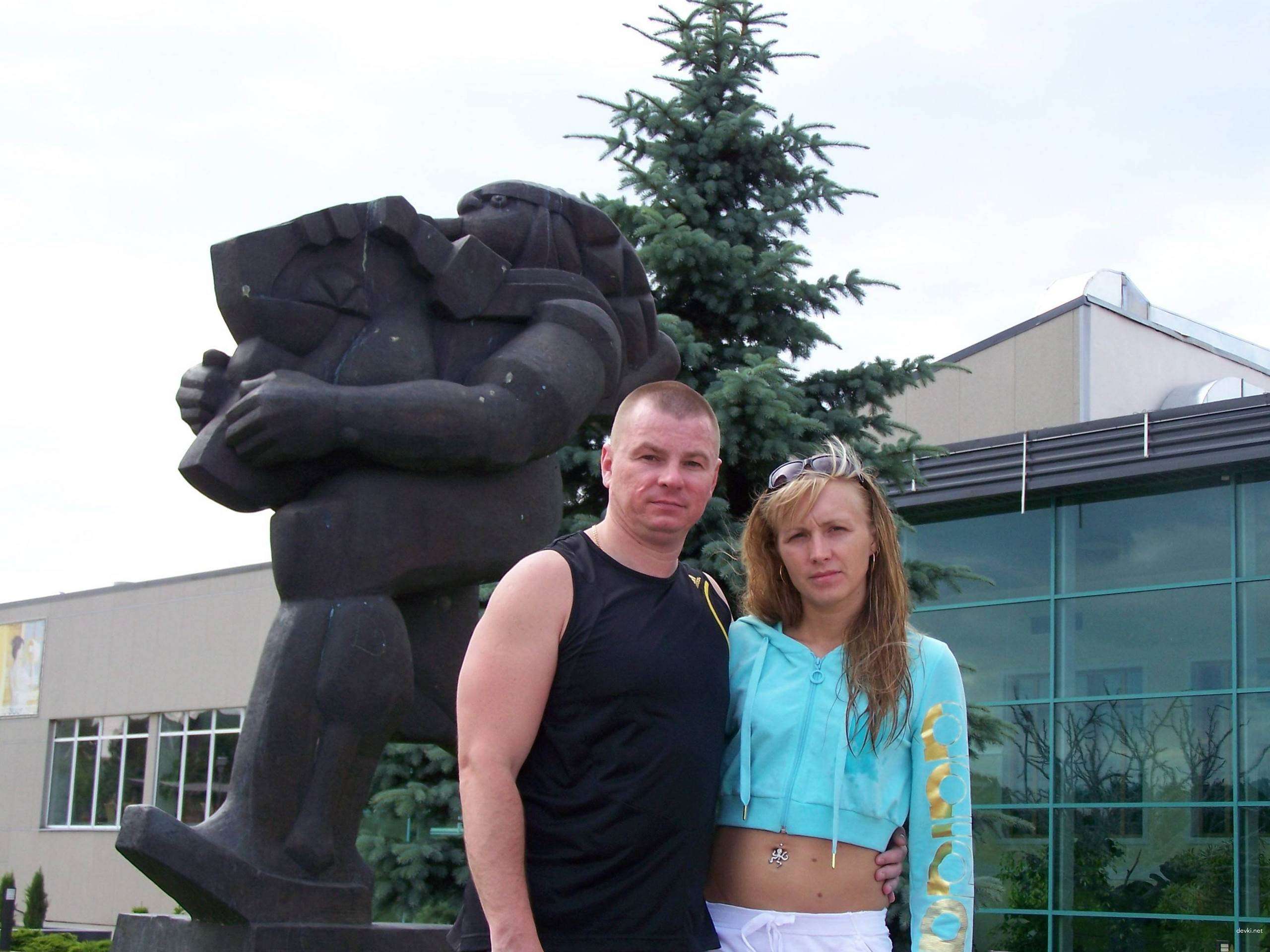 Licking Pussy of His Babe: Explicit Amateur Porn Photo