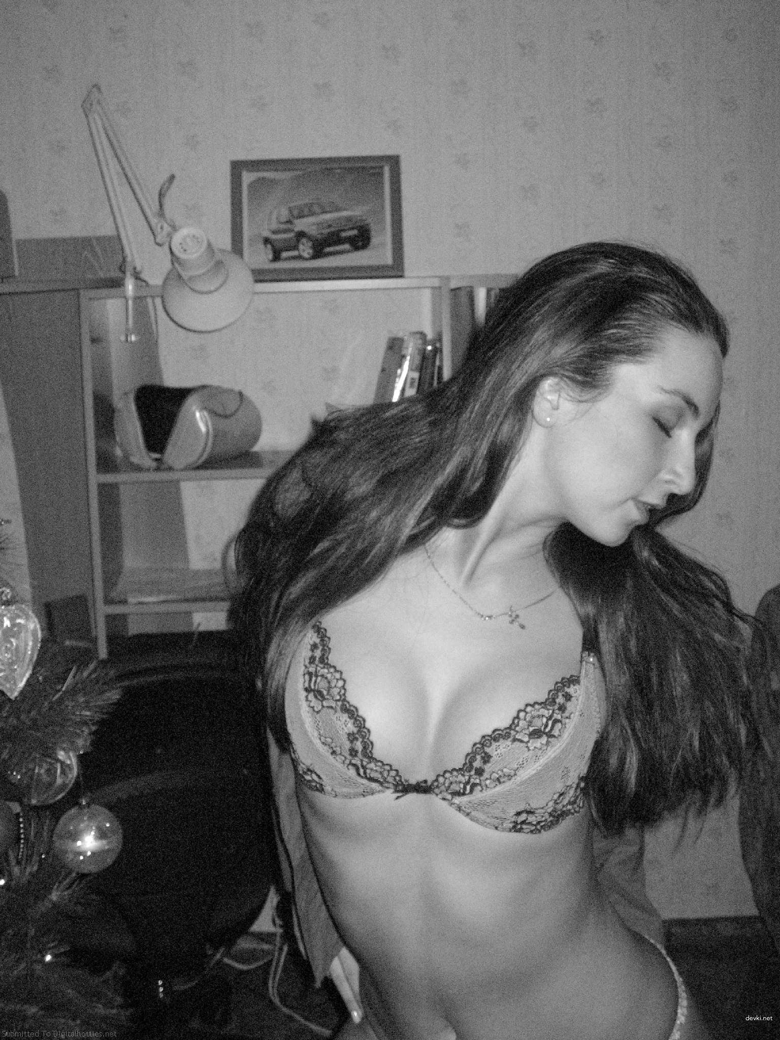 Beautiful Girl Gives Blowjob - Amateur Porn Photo