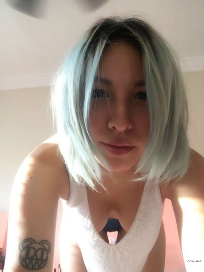 Amateur Teen Porn: Cute Girl in Explicit Homemade Sex Photos