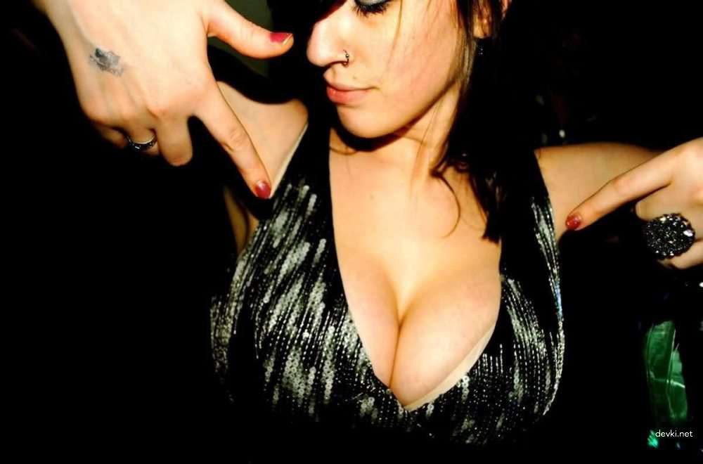 Amateur Busty Girlfriend - XXX Photos of Huge Boobs and Explicit Action