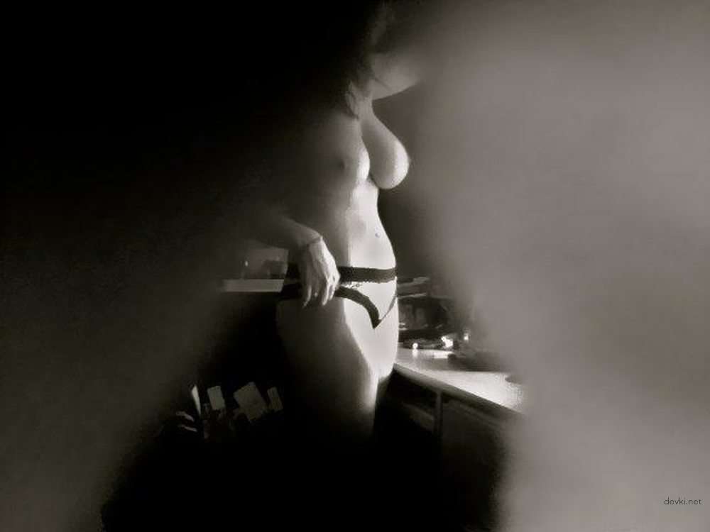 Amateur Busty Girlfriend - XXX Photos of Huge Boobs and Explicit Action