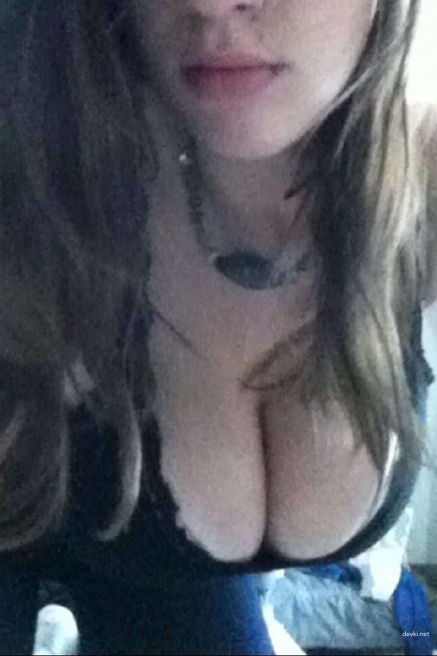 Amateur Busty Girlfriend - XXX Photos of Huge Boobs and Explicit Action