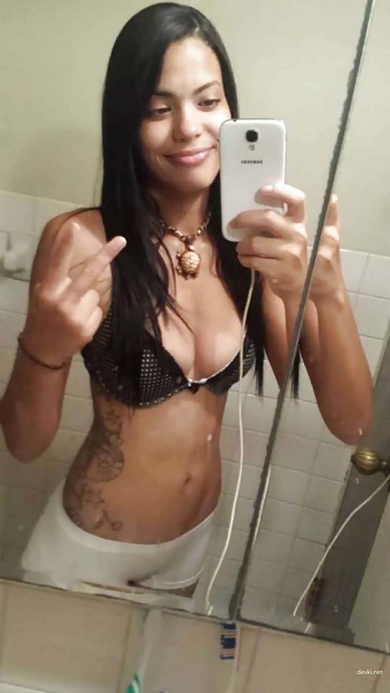 Sultry Mulatto Amateur Selfie: Explicit Erotic Photo - XXX Content