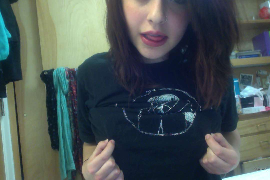 Amateur Student Nude Photo Shoot: Explicit College Girl Exposed!