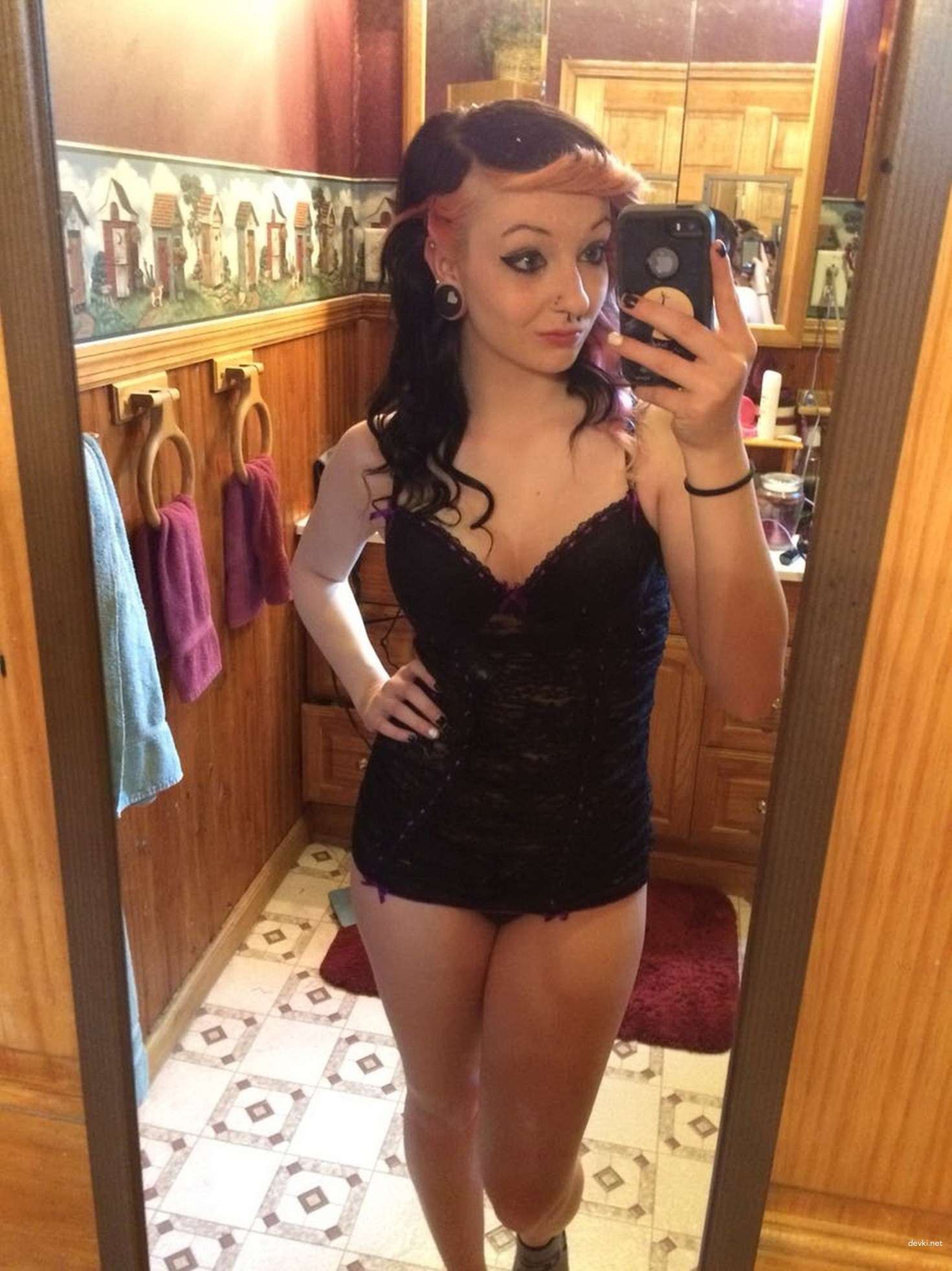 Young alt girl fucks her pussy - Amateur porn photo