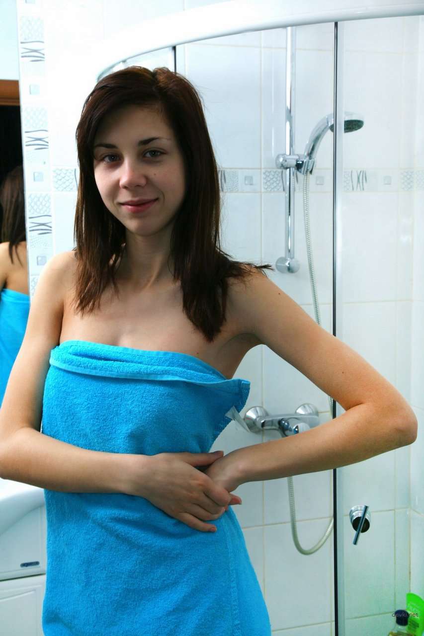 Naked Slut After Shower: Explicit Amateur Porn Photo